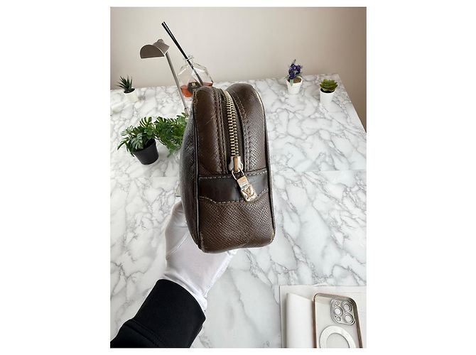 Pochette Louis Vuitton in pelle marrone - vista 10