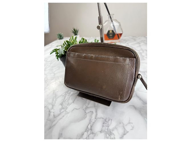 Pochette Louis Vuitton in pelle marrone - vista 4