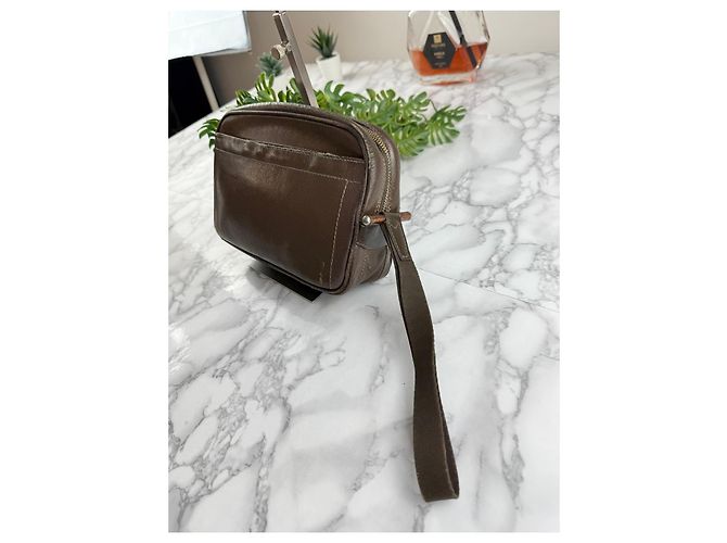 Pochette Louis Vuitton in pelle marrone - vista 6