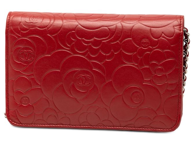Wallet On Chain Cartera Chanel de piel de cordero grabada en CC roja Camelia con cadena - vista 2