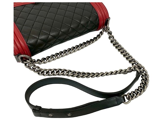 Le Boy Bolsa de ombro em couro de cordeiro Boy Chanel Coco Mark com corrente Preto Vermelho - vista 4