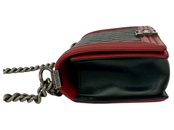 Le Boy Bolsa de ombro em couro de cordeiro Boy Chanel Coco Mark com corrente Preto Vermelho - vista 5