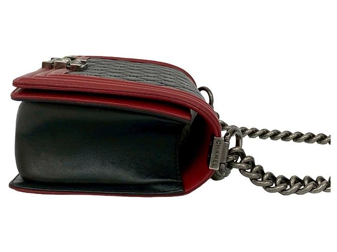 Le Boy Bolsa de ombro em couro de cordeiro Boy Chanel Coco Mark com corrente Preto Vermelho - vista 6