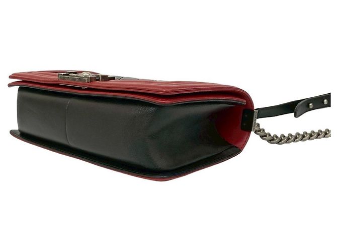 Le Boy Bolsa de ombro em couro de cordeiro Boy Chanel Coco Mark com corrente Preto Vermelho - vista 8