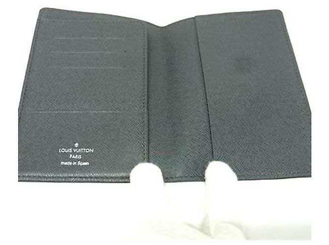 Copri-passaporto Louis Vuitton Taiga Marrone - vista 4