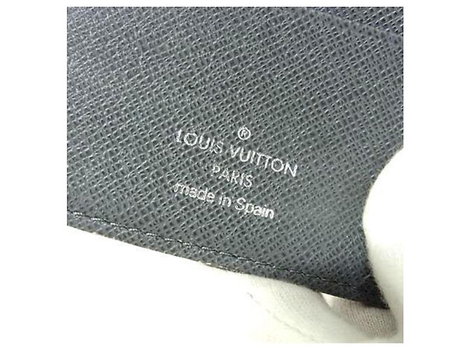 Copri-passaporto Louis Vuitton Taiga Marrone - vista 5