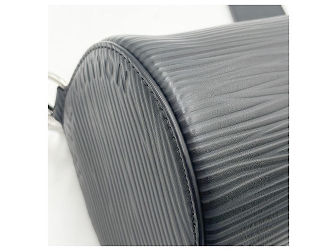 Bolso Soft Polochon PM Louis Vuitton Negro - vista 4