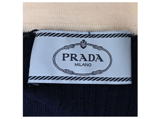 Prada V-Ausschnitt-Cardigan aus marineblauem Kaschmir - Ansicht 4