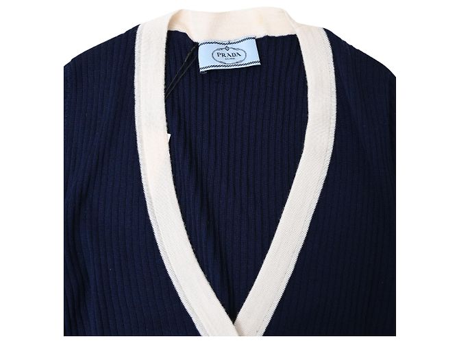 Prada V-Ausschnitt-Cardigan aus marineblauem Kaschmir - Ansicht 5