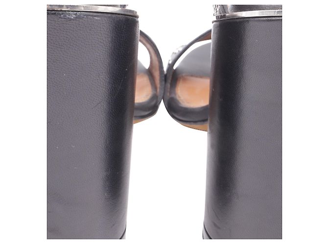 Sandali con tacco a blocco e cinturino alla caviglia con borchie in pelle nera di Givenchy Nero - vista 6