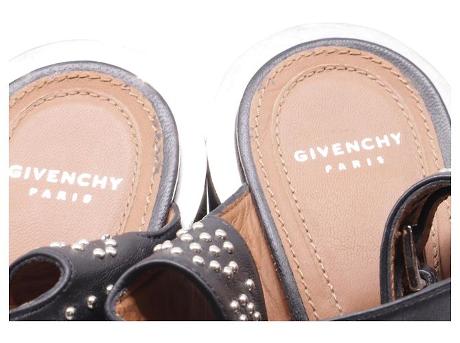 Sandali con tacco a blocco e cinturino alla caviglia con borchie in pelle nera di Givenchy Nero - vista 8
