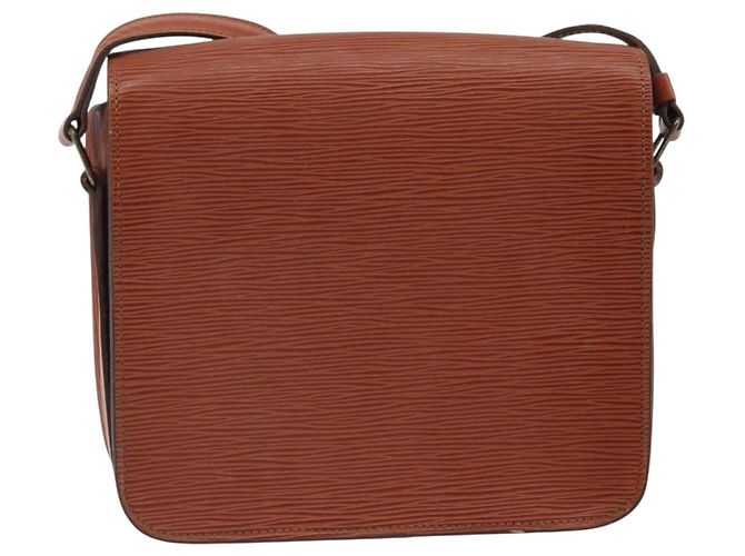 Bolso Cartouchiere Louis Vuitton de cuero Epi MM Castaño - vista 2