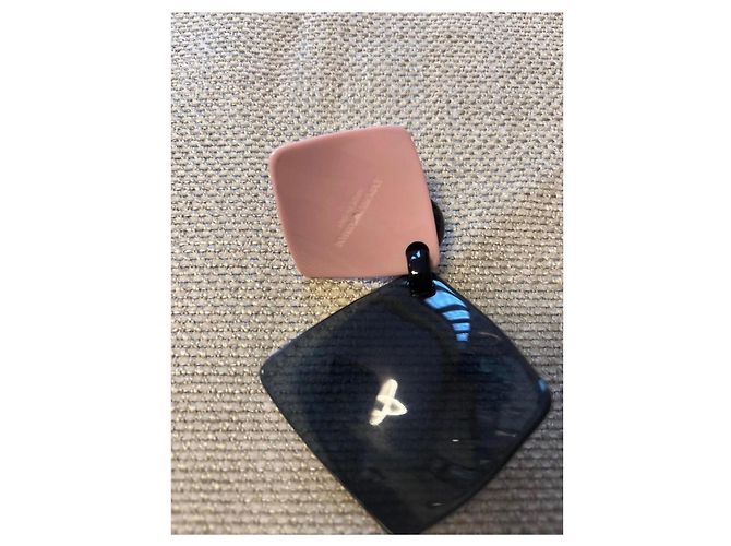 Orecchini Emporio Armani in resina rosa e nero - vista 3
