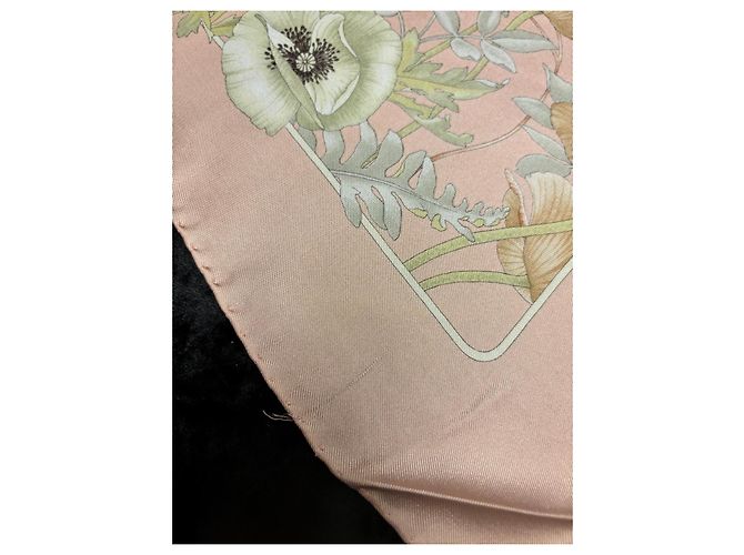 Salvatore Ferragamo Foulard in seta con stampa floreale e felini Rosa Multicolore - vista 3
