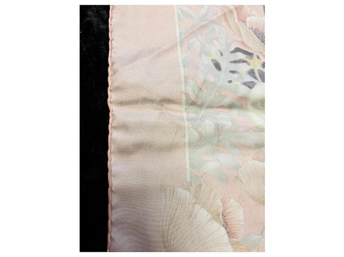 Salvatore Ferragamo Foulard in seta con stampa floreale e felini Rosa Multicolore - vista 8
