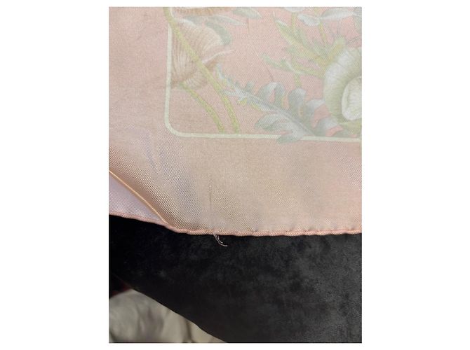 Salvatore Ferragamo Foulard in seta con stampa floreale e felini Rosa Multicolore - vista 9