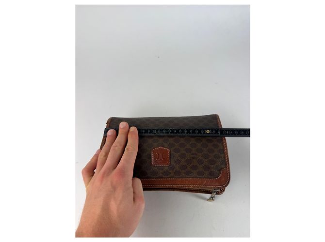 Céline Clutch in pelle monogramma Celine Paris vintage marrone - vista 9
