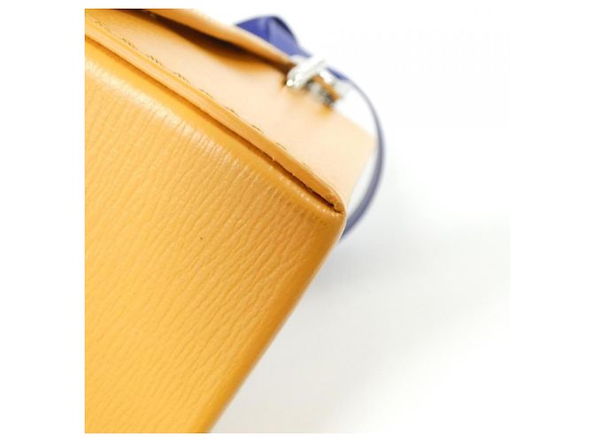 Louis Vuitton Saffron Leather Handbag Golden - view 3
