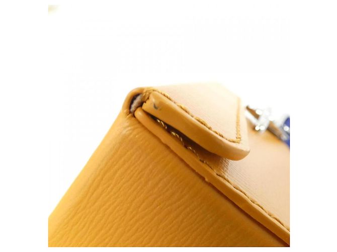 Louis Vuitton Saffron Leather Handbag Golden - view 4