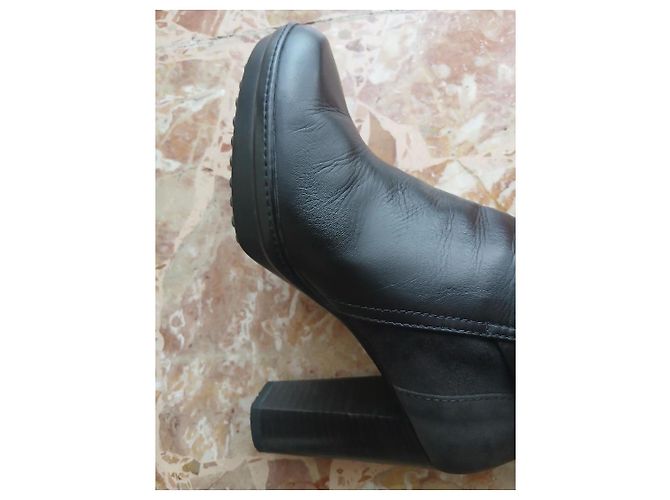 Tod's ankle strap boots black leather - view 6