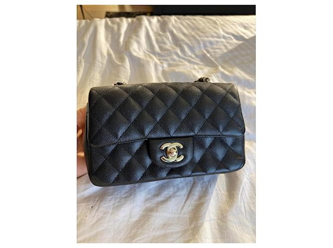Timeless Peça muito rara. Bolsa Chanel Retangular com Aba em couro caviar preto - vista 2