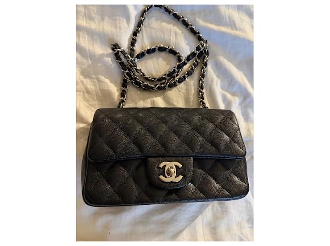 Timeless Peça muito rara. Bolsa Chanel Retangular com Aba em couro caviar preto - vista 3