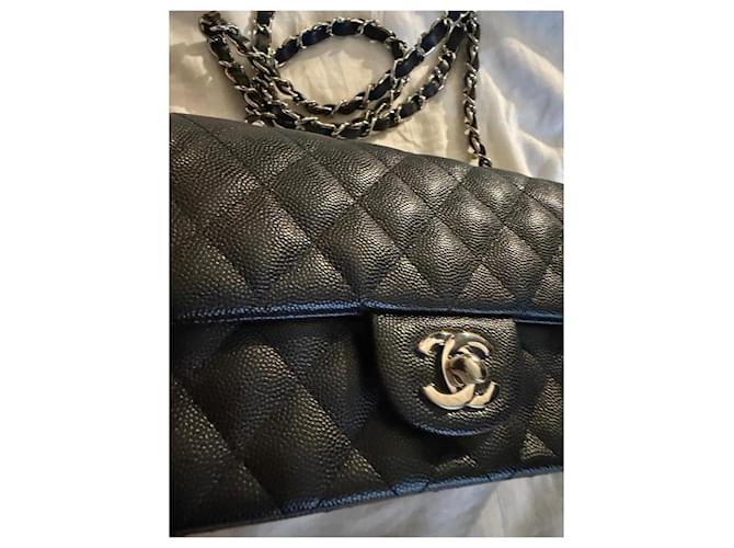 Timeless Peça muito rara. Bolsa Chanel Retangular com Aba em couro caviar preto - vista 4
