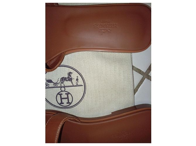 Oran Mule Hermès in pelle di struzzo marrone - vista 2