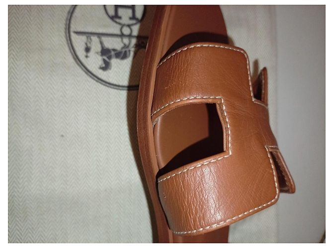 Oran Mule Hermès in pelle di struzzo marrone - vista 3