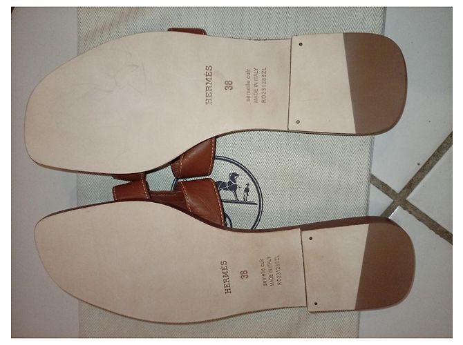 Oran Mule Hermès in pelle di struzzo marrone - vista 5