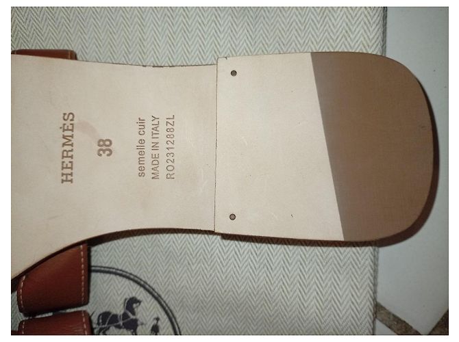 Oran Mule Hermès in pelle di struzzo marrone - vista 6