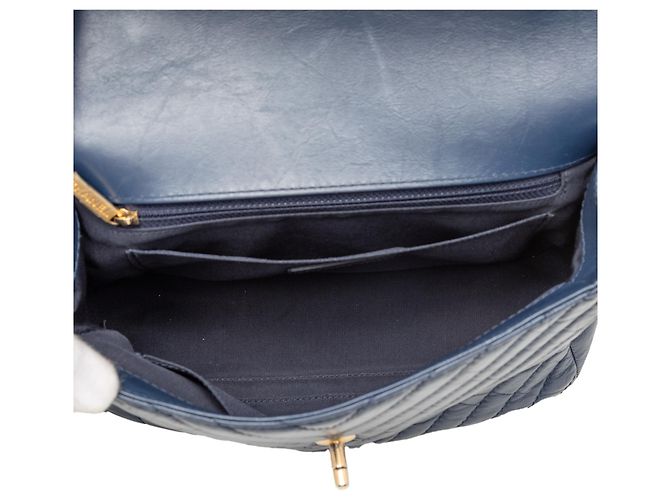Chanel Blu CC Chevron Pelle di Vitello Invecchiata Borsa a Mano Blu navy - vue 4
