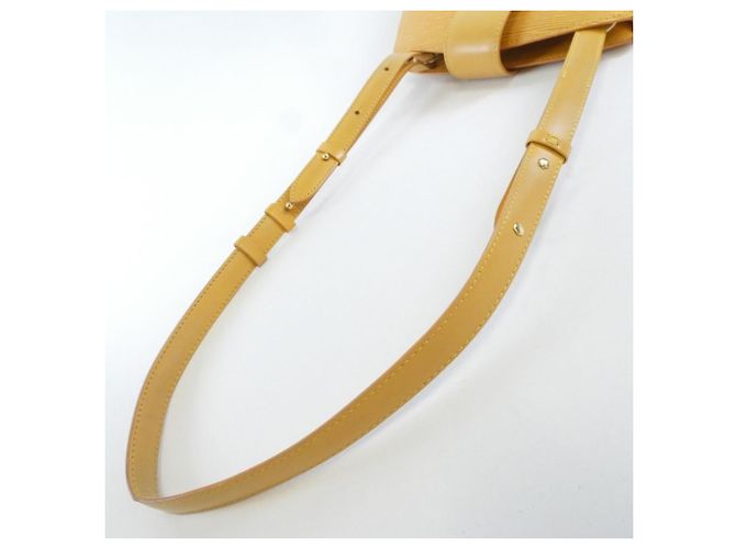 Borsa a Spalla Cluny Epi Louis Vuitton M52259 Giallo - vista 5