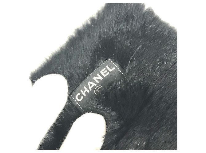 Timeless Bracciale in pelliccia con logo CC Coco di Chanel Nero Bianco - vista 5