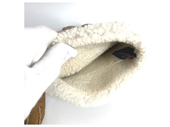 Louis Vuitton Beige Wool Gloves - view 4