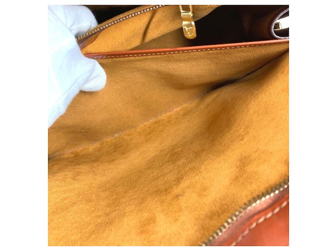 Borsa a spalla/tote in pelle Epi Louis Vuitton Marrone - vista 16