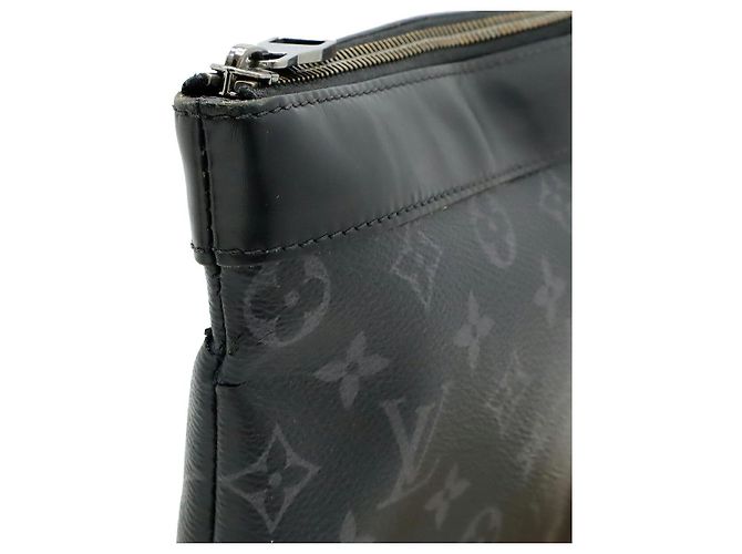 Pochette Discovery Monogram de Louis Vuitton Noir - vue 8