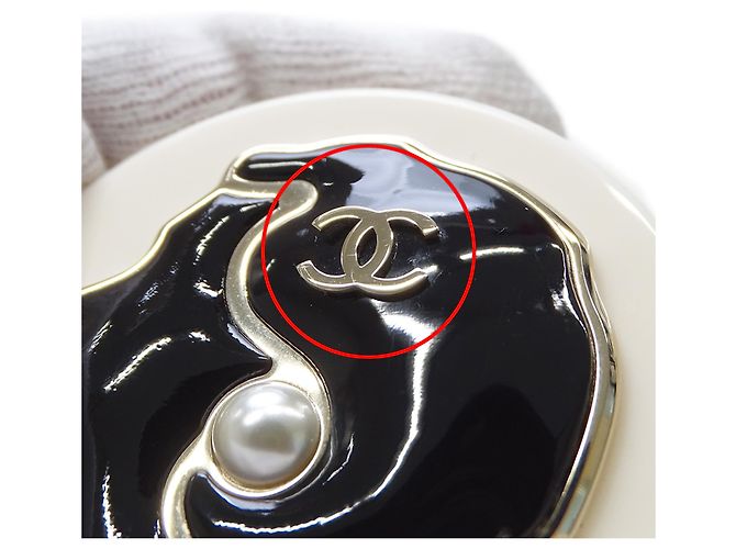 Chanel Mademoiselle Brosche Schwarz Weiß - Ansicht 8