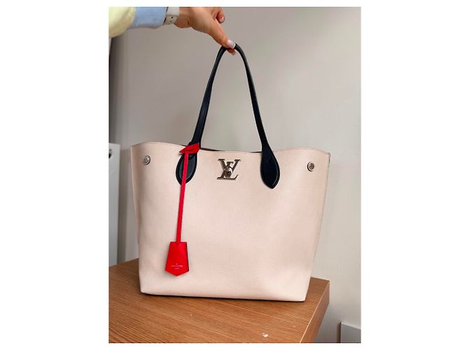 Neverfull Borsa Tote Lockme in pelle Louis Vuitton Beige - vista 3