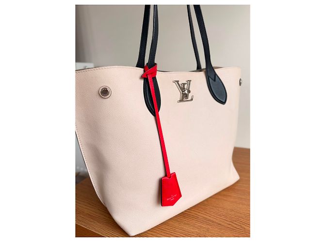 Neverfull Borsa Tote Lockme in pelle Louis Vuitton Beige - vista 6