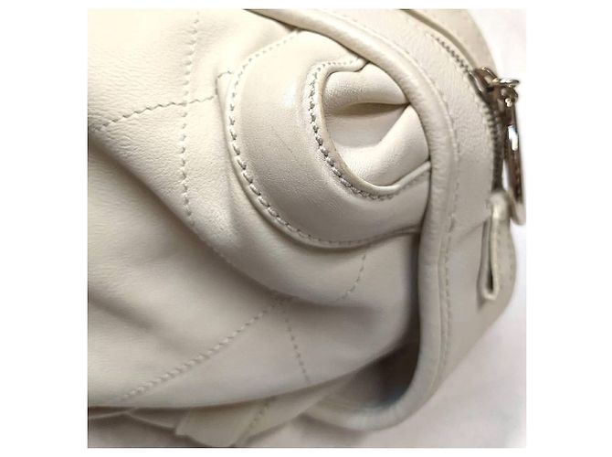 Chanel Cream White Quilted Leather Handbag - 2000s - view 11