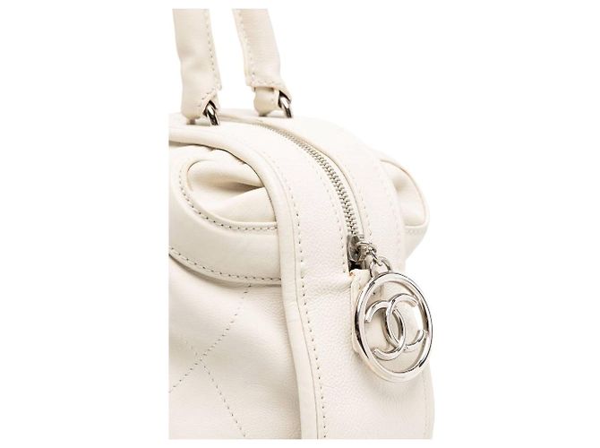 Chanel Cream White Quilted Leather Handbag - 2000s - view 4