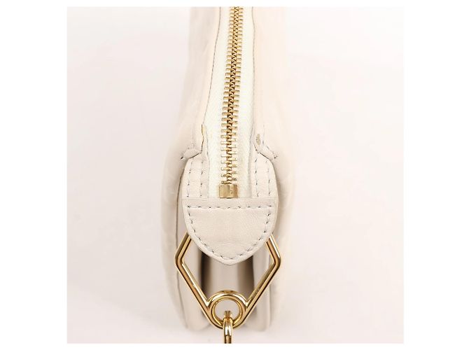 Borsa a tracolla Coussin PM Monogram in rilievo Louis Vuitton in bianco M57793 - vista 8