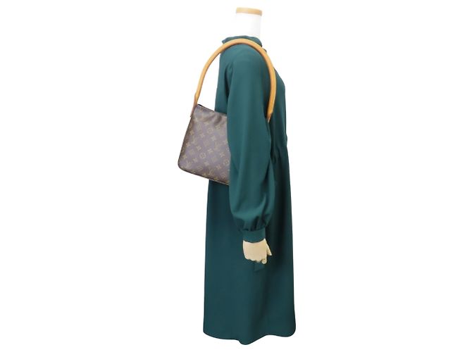 Borsa a Spalla Looping MM di Louis Vuitton Marrone Monogramma - vista 24