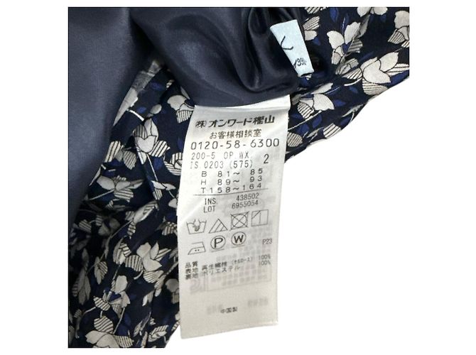 Autre Marque Kumikyoku Langarm-Maxikleid mit V-Ausschnitt und Blumenprint Blau - Ansicht 6