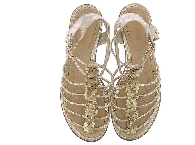 Chanel Sandali gladiatore in pelle dorati D'oro - vista 6