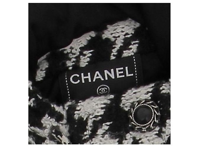 Chanel Houndstooth Wool Coat Black - view 5