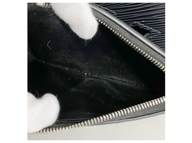 Cartera Compacta Tri-fold Twist Epi de Louis Vuitton en Noir Negro - vista 5