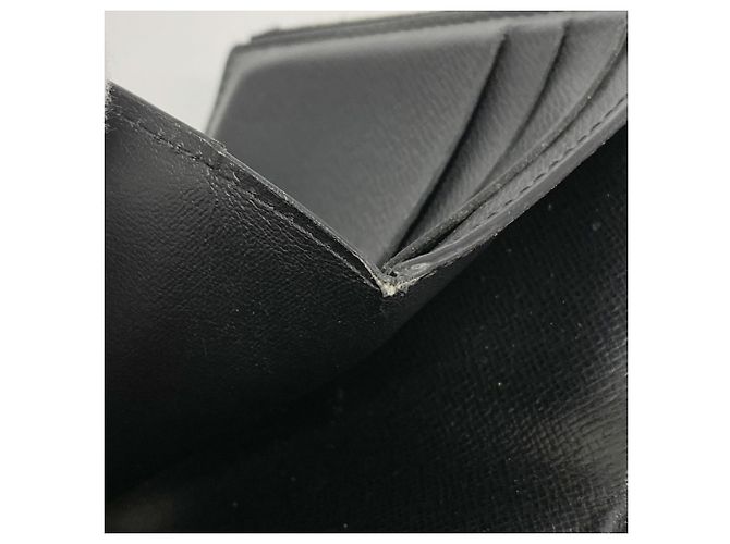 Cartera Compacta Tri-fold Twist Epi de Louis Vuitton en Noir Negro - vista 6
