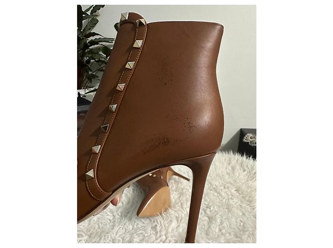 Botines Rockstud de Valentino Garavani Castaño - vista 4